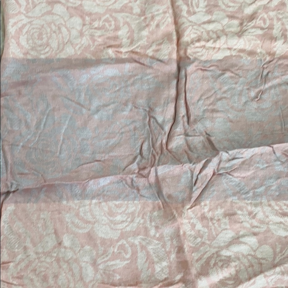 Pink scarf - Picture 3 of 4